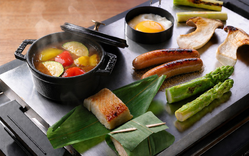 GLAMDAY PORT ホットプレートで焼く ソーセージ、季節のお魚、お野菜、目玉焼き